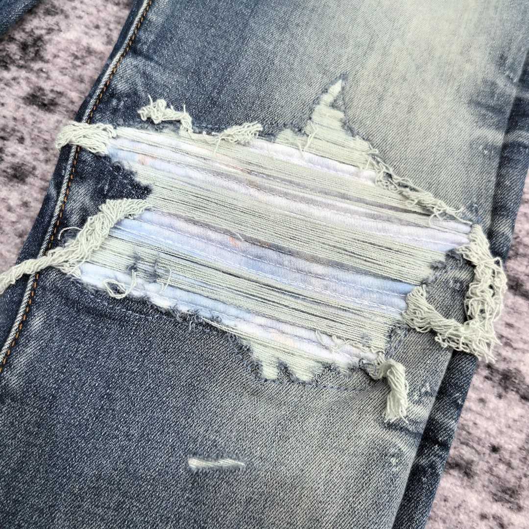 Amiri Slim Fit Jeans    672 - 