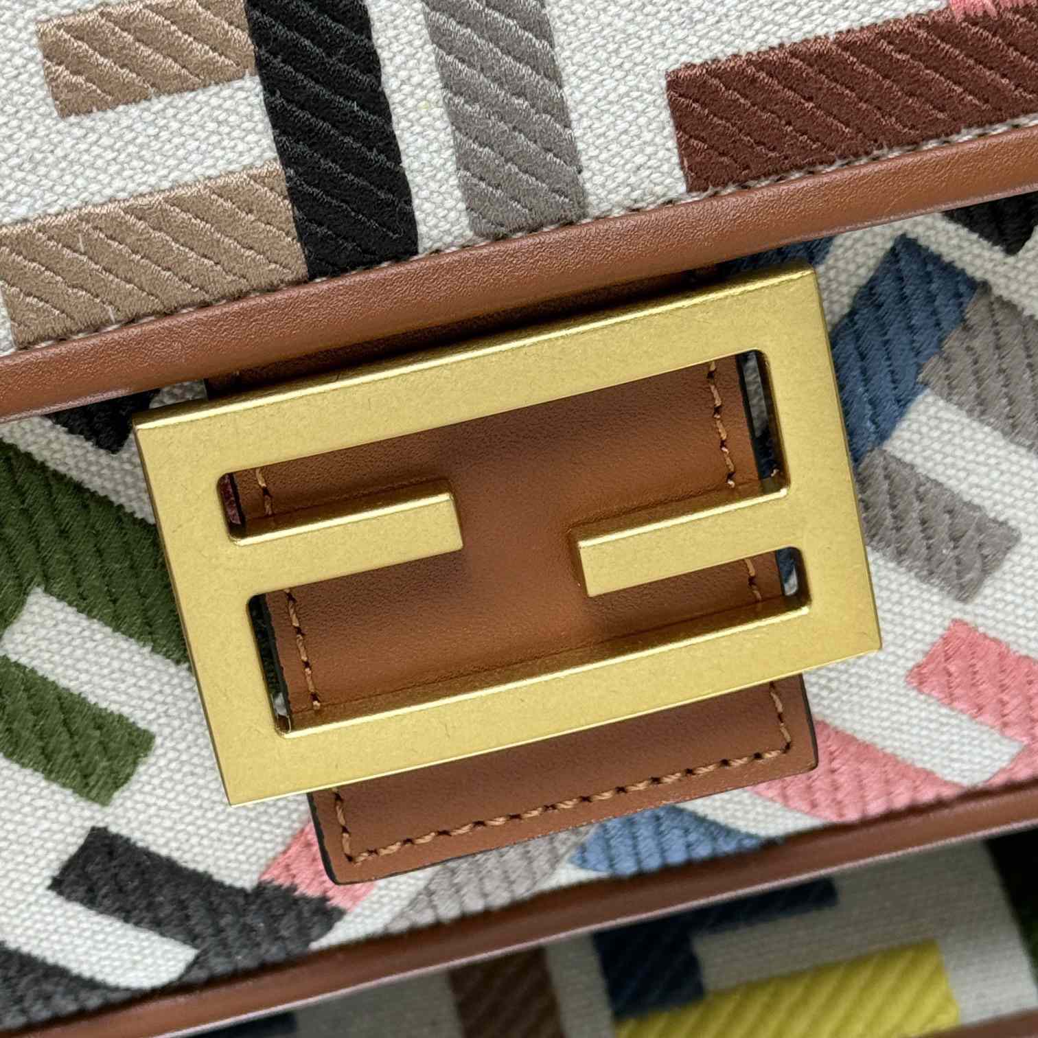 Fendi Canvas Bag (26x13x6cm) - 