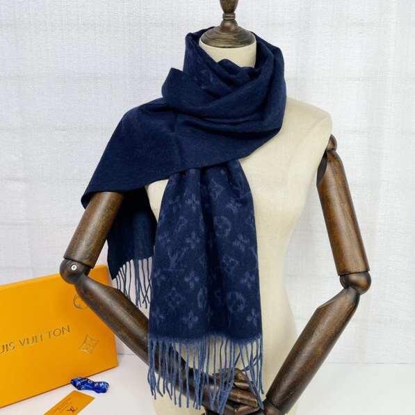 Louis Vuitton LV Essential Scarf - 