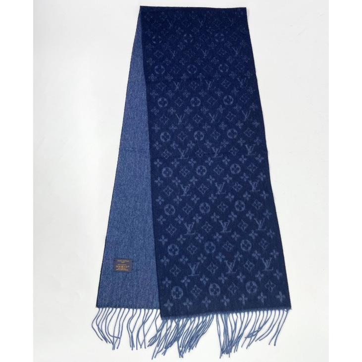 Louis Vuitton LV Essential Scarf - 