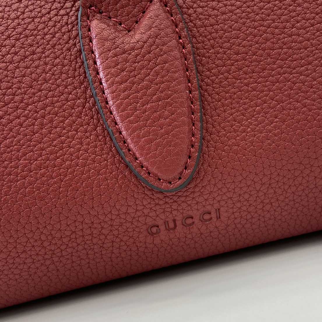 Gucci Medium Tote Bag With Hook Closure - 