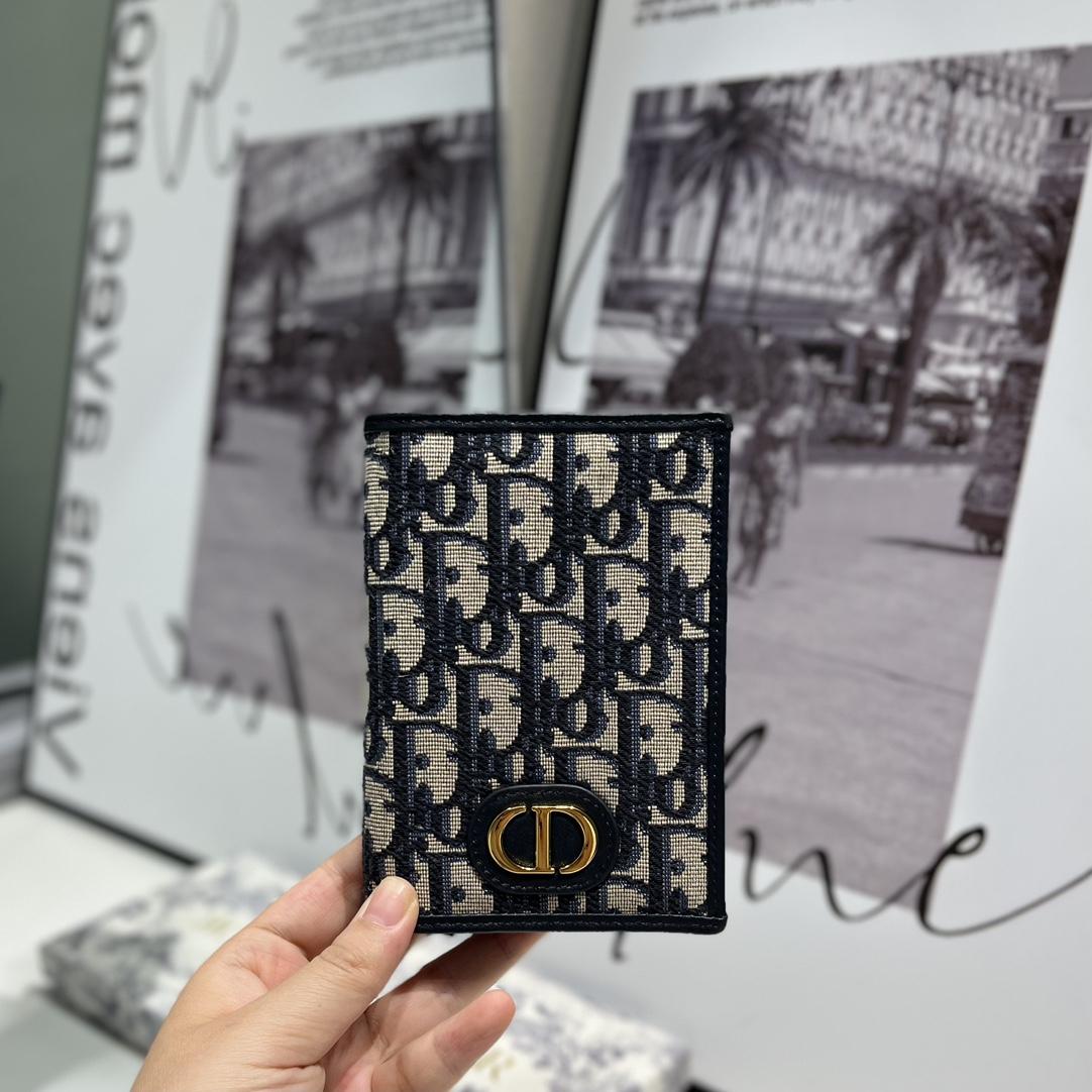 Dior 30 Montaigne Passport Holder - 