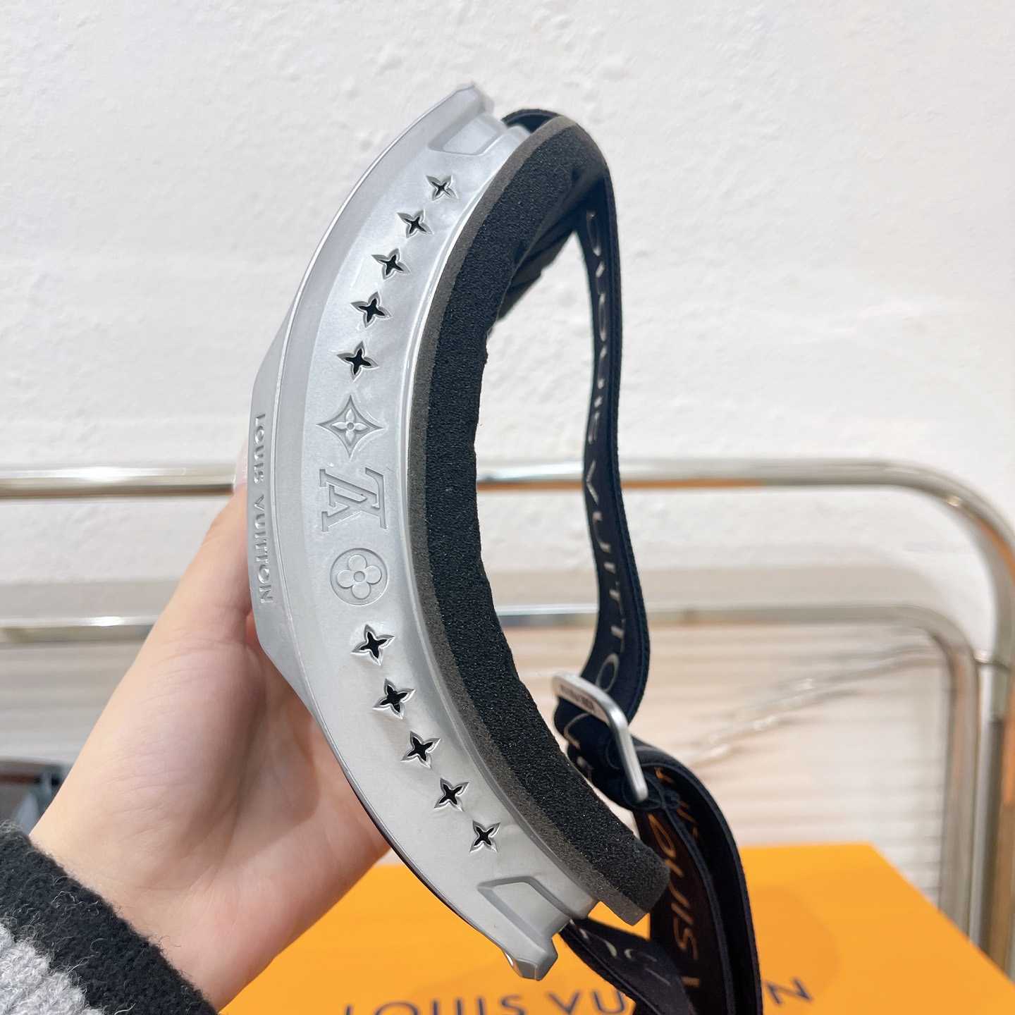 Louis Vuitton LV Snow Mask     - 