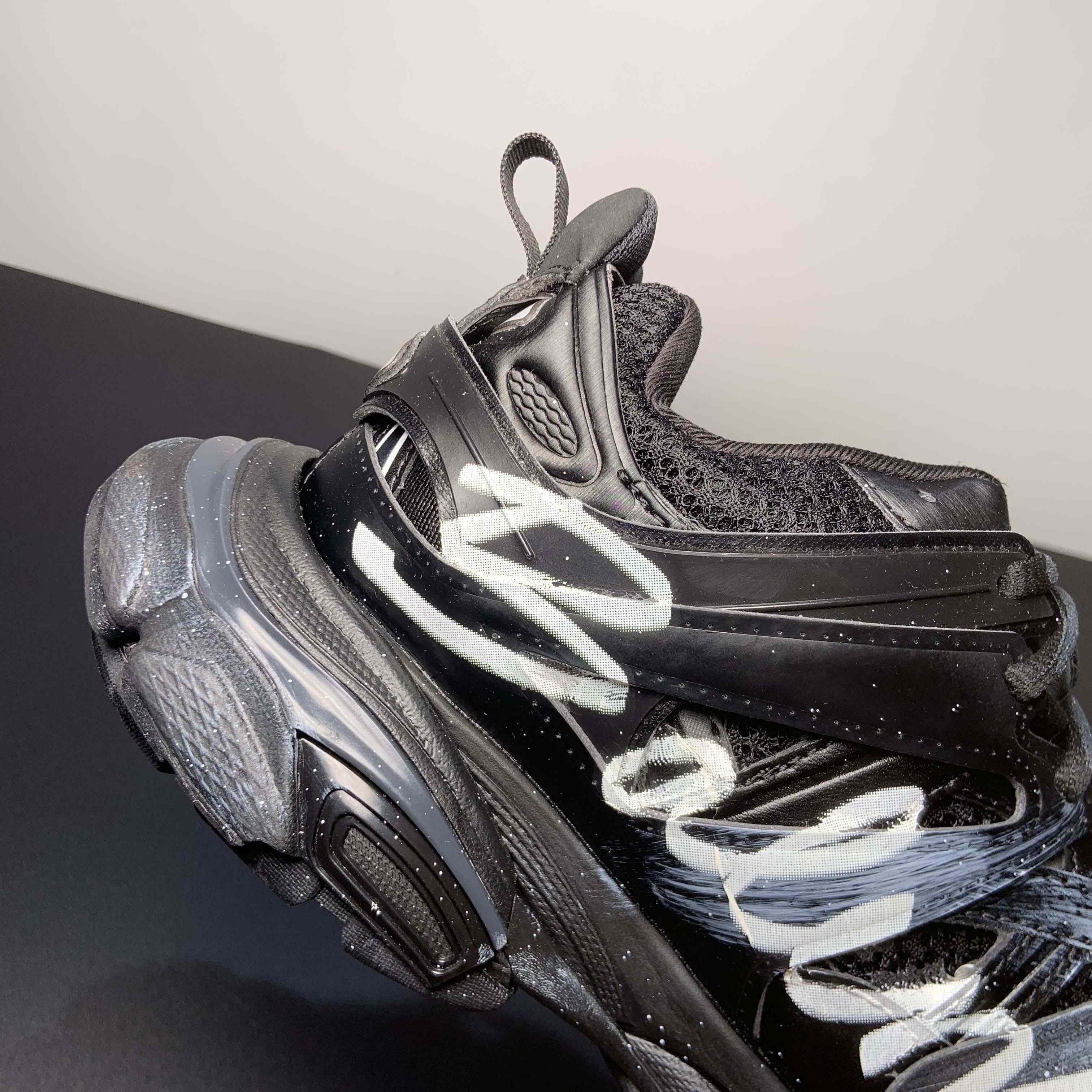 Balenciaga Track Signature Sneaker in black - 