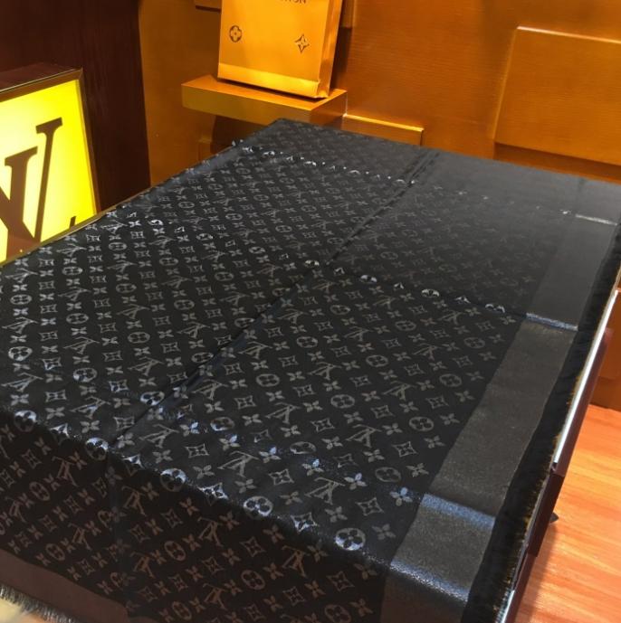 Louis Vuitton Square  - 