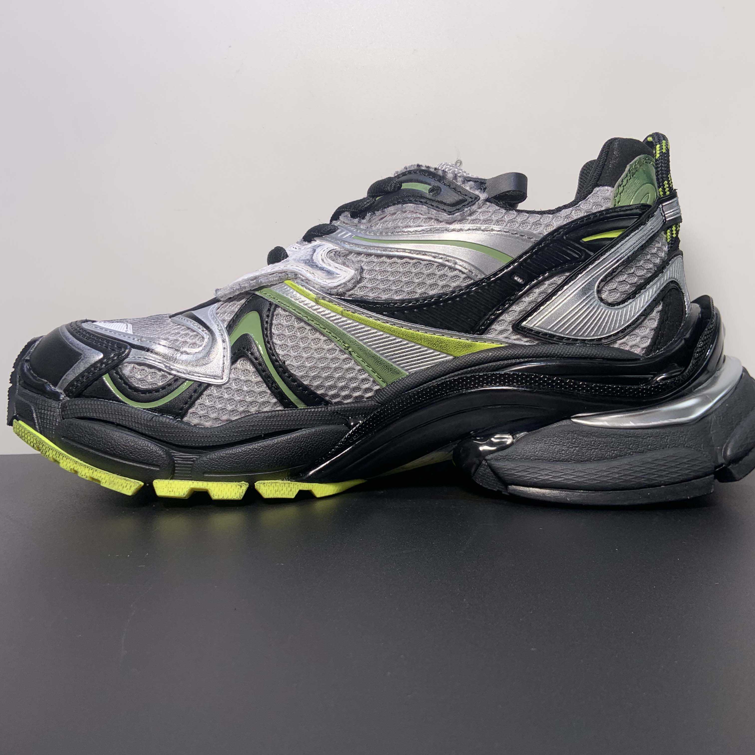 Balenciaga Runner 2.0 Sneaker In Silver - 