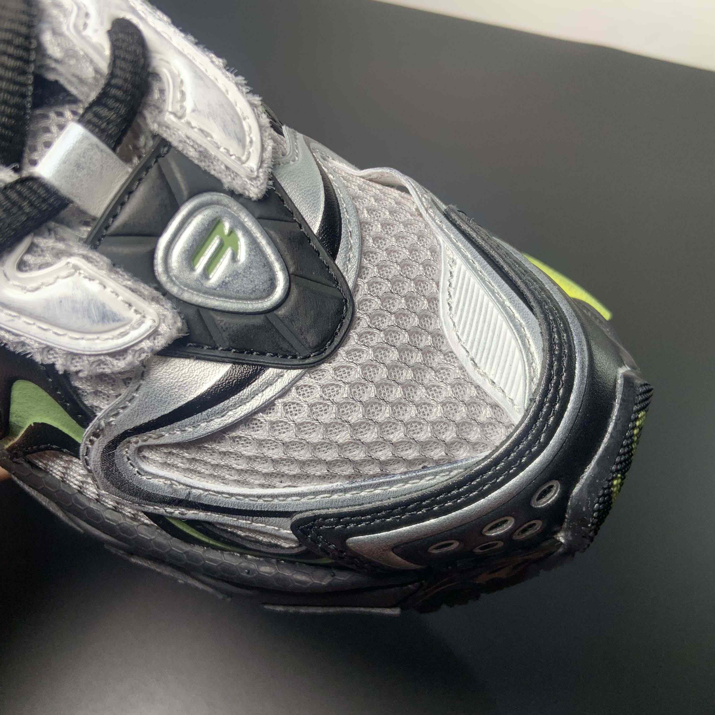 Balenciaga Runner 2.0 Sneaker In Silver - 