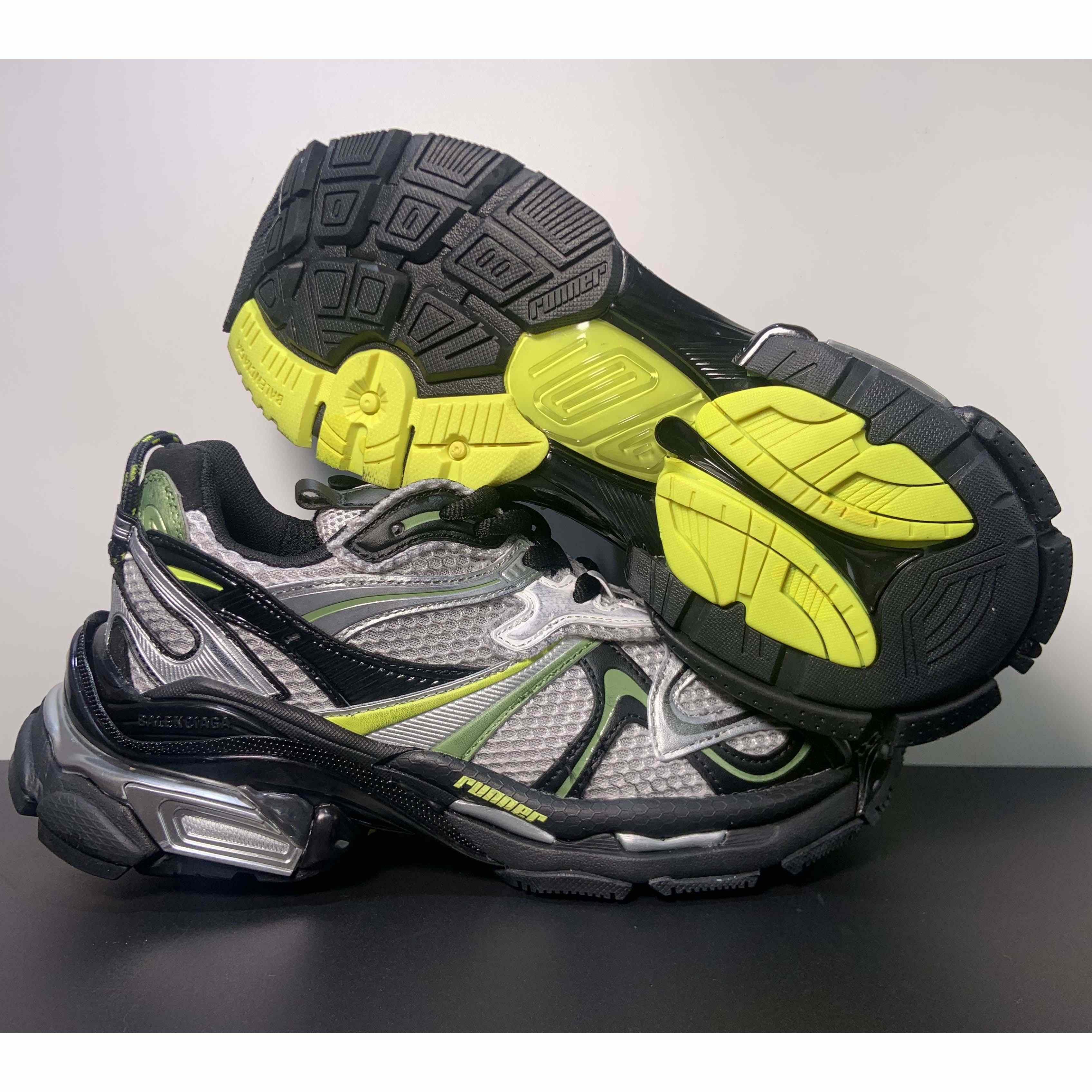 Balenciaga Runner 2.0 Sneaker In Silver - 