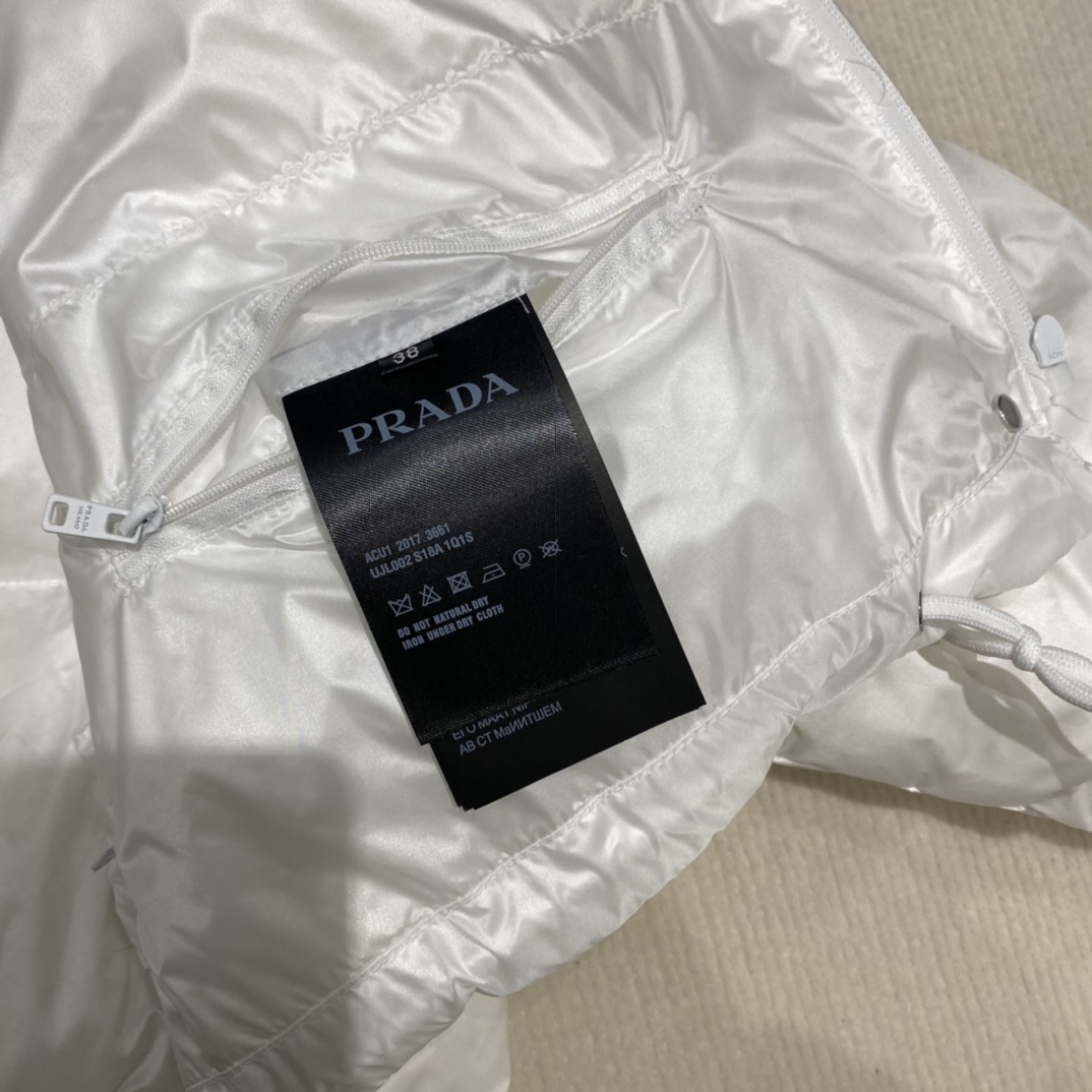 Prada Re-Nylon Convertible Cropped Down Jacket - 