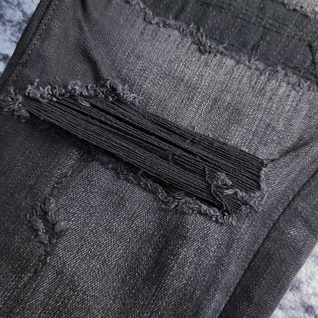 Amiri Slim Fit Jeans    684 - 