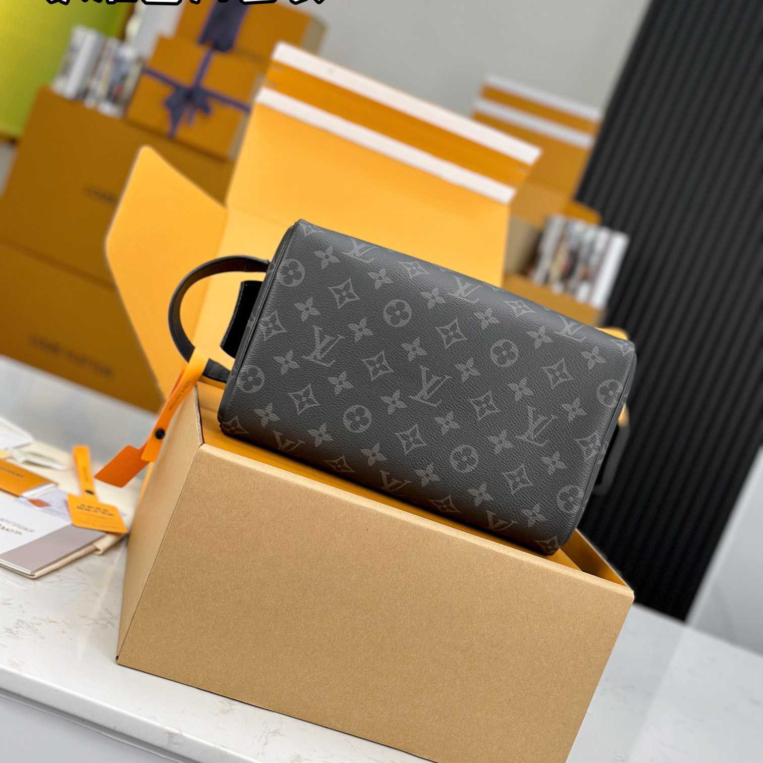 Louis Vuitton Dopp Kit    M46354 - 