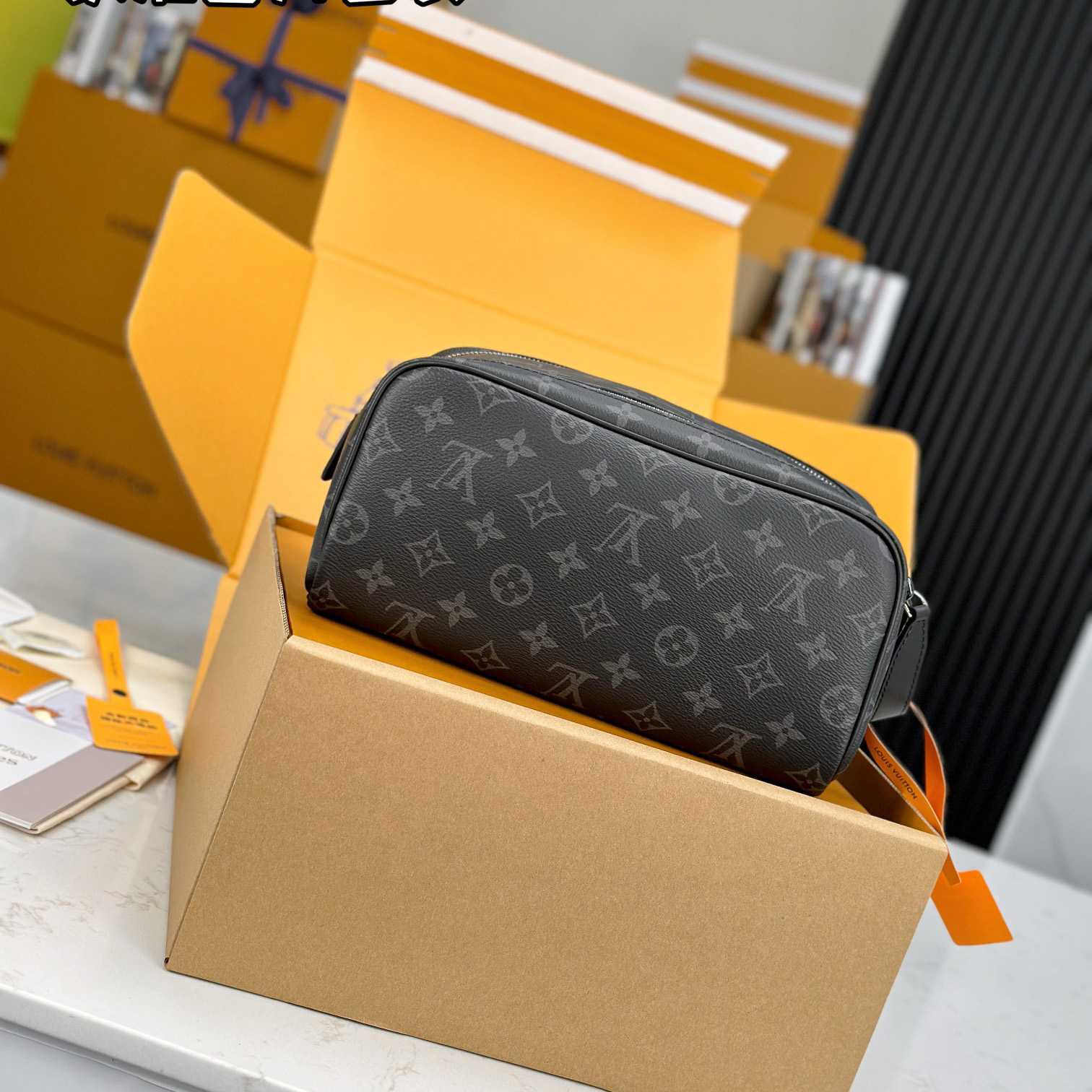 Louis Vuitton Dopp Kit    M46354 - 