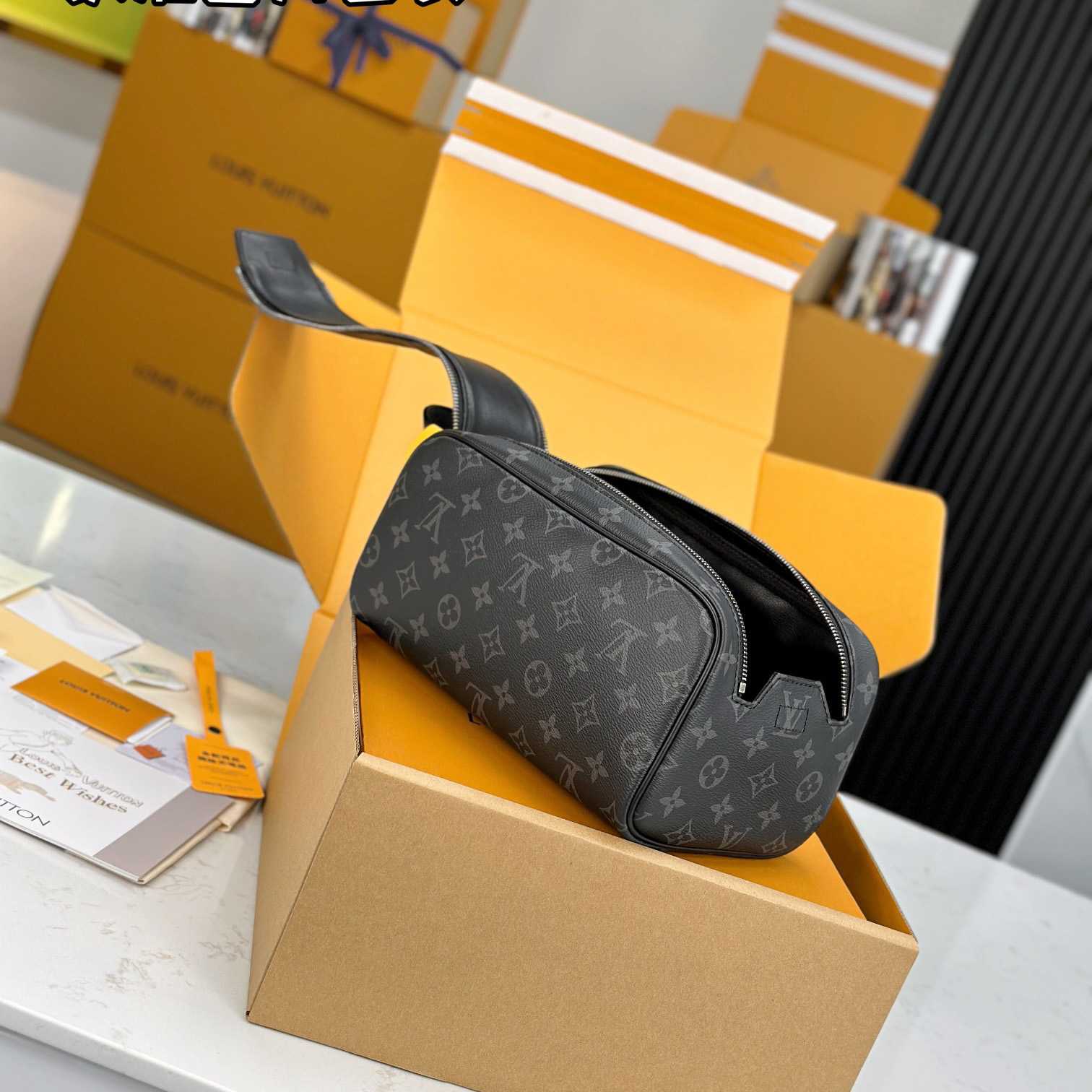 Louis Vuitton Dopp Kit    M46354 - 