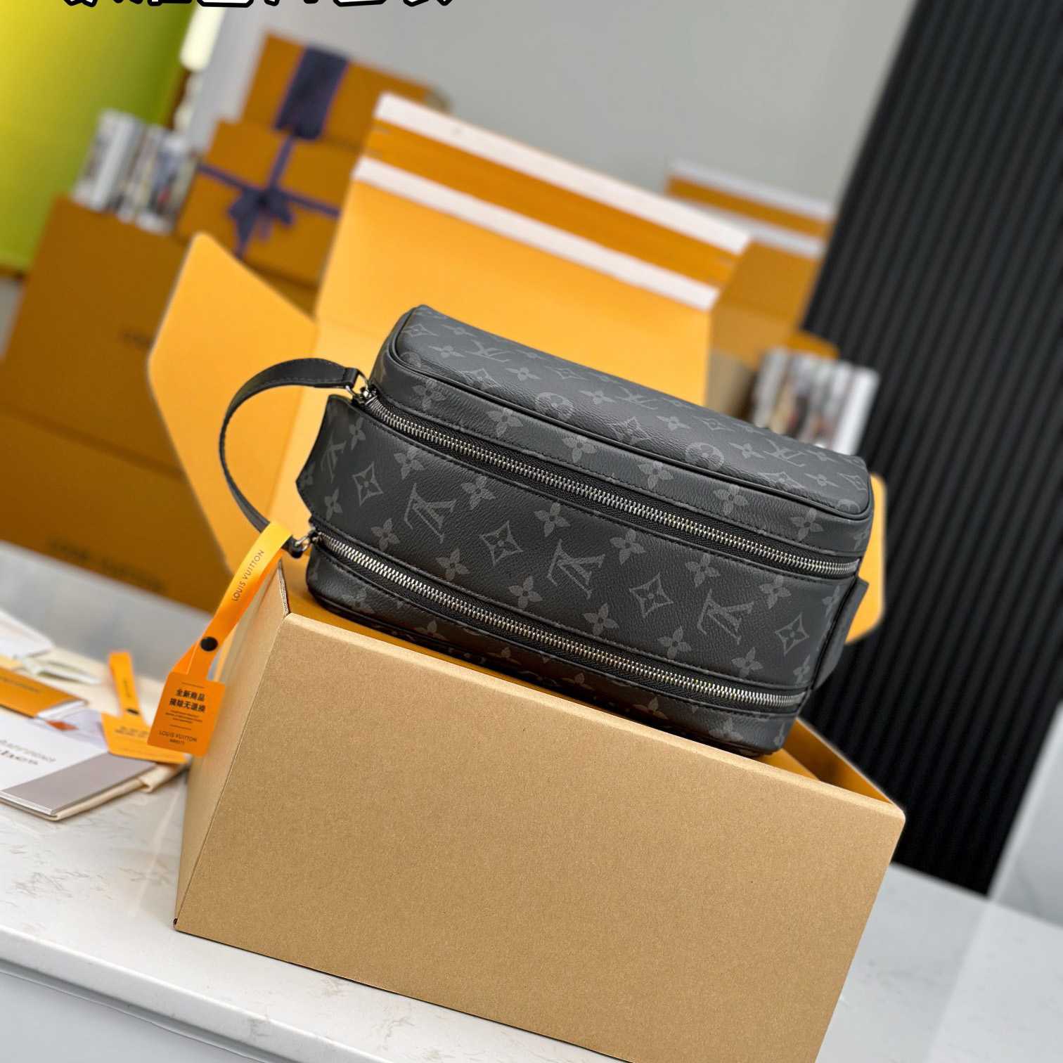 Louis Vuitton Dopp Kit    M46354 - 