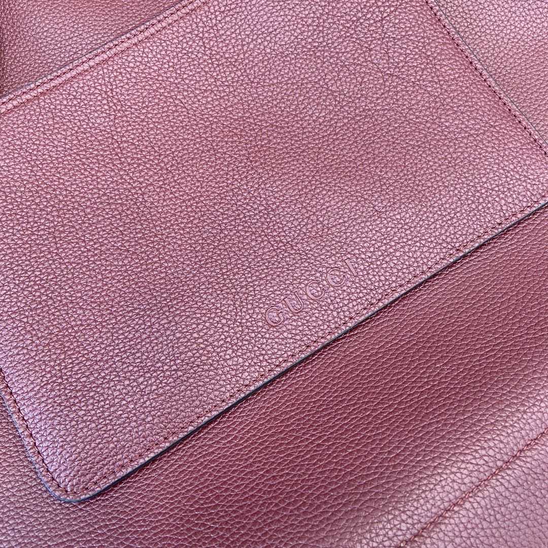 Gucci B Medium Shoulder Bag - 