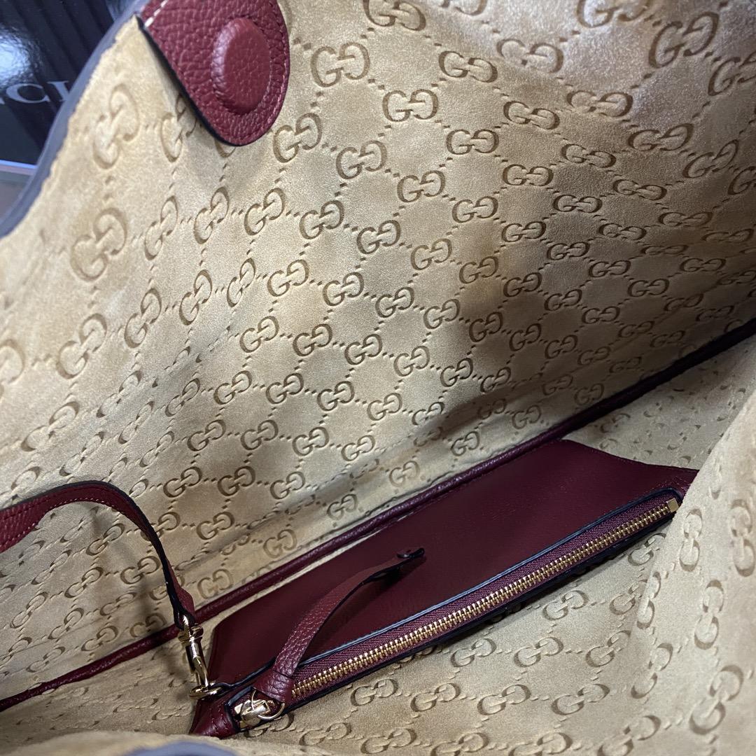 Gucci B Medium Shoulder Bag - 
