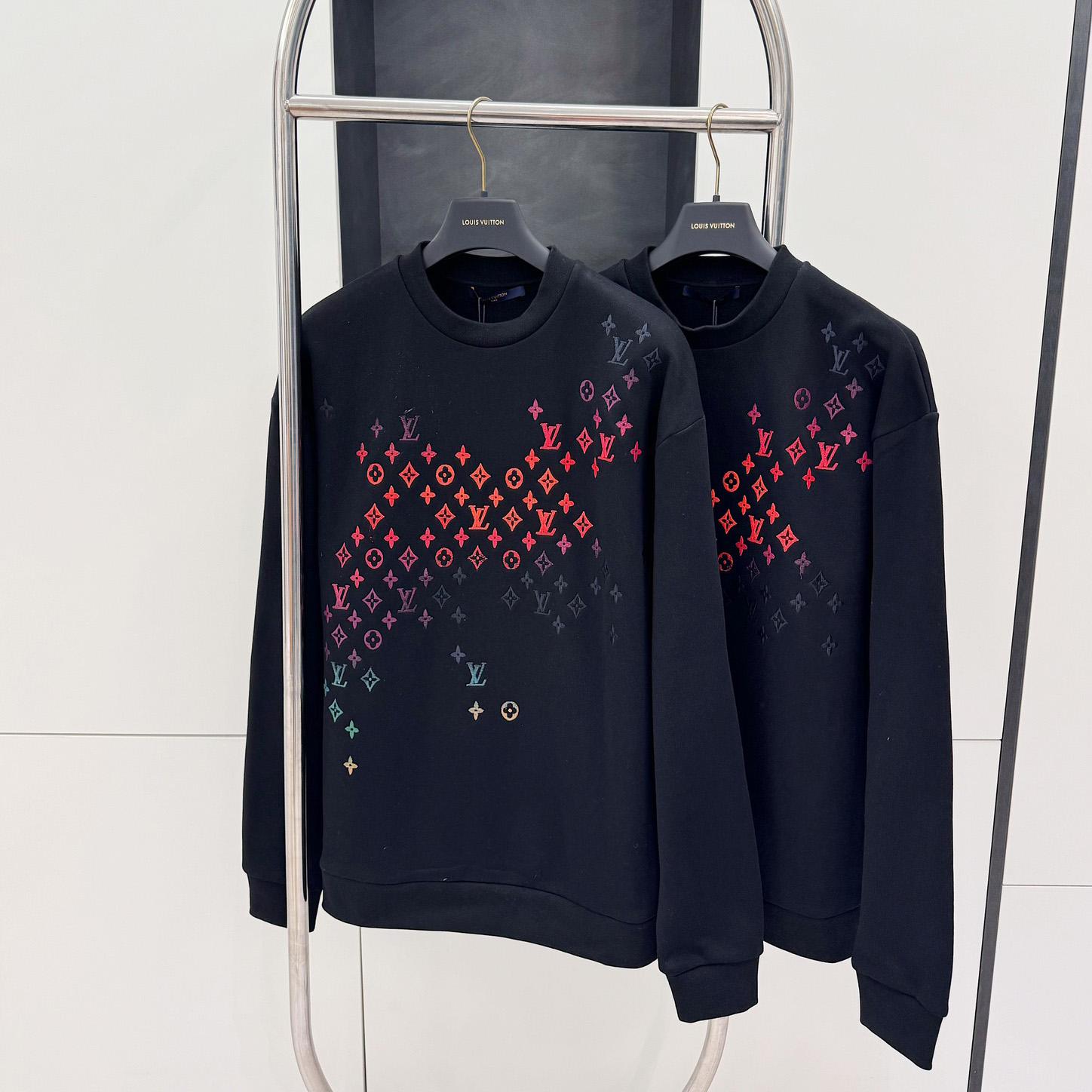 Louis Vuitton Monogram Sweatshirt - 