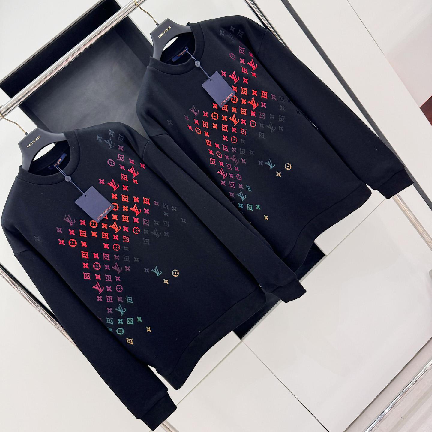 Louis Vuitton Monogram Sweatshirt - 