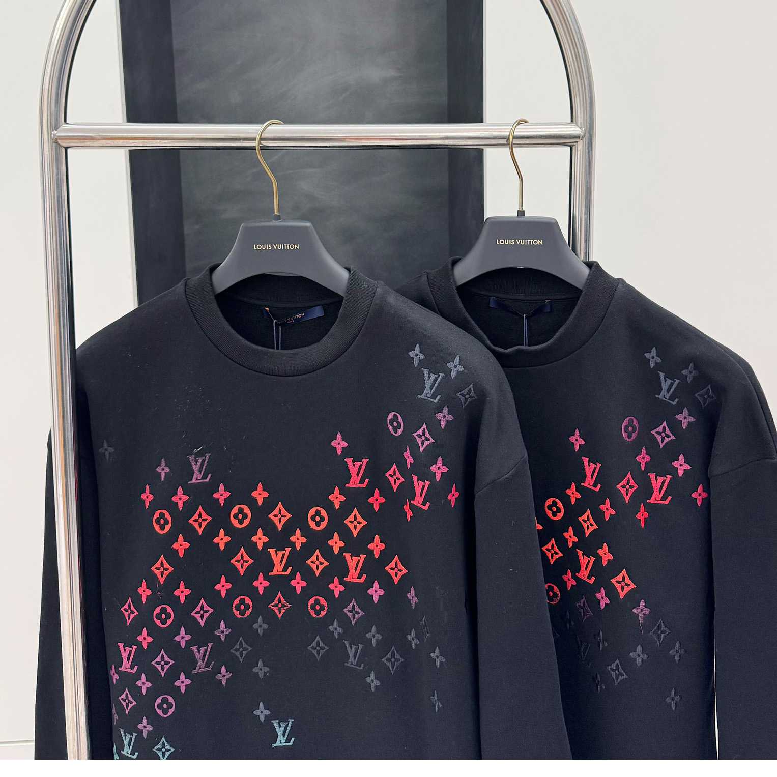Louis Vuitton Monogram Sweatshirt - 