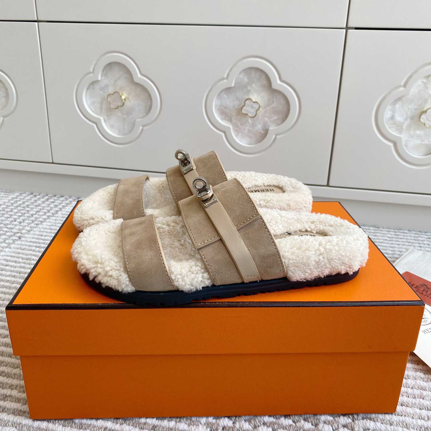 Hermes Kelly Sandal - DesignerGu