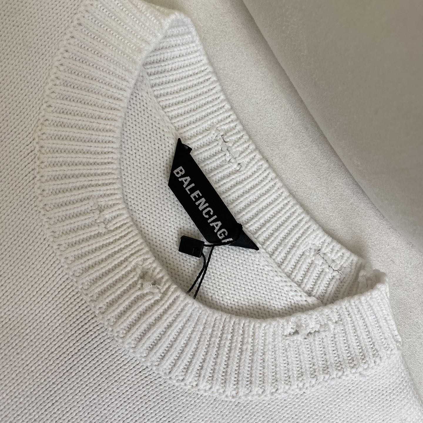 Balenciaga Logo-embossed Sweatshirt - 