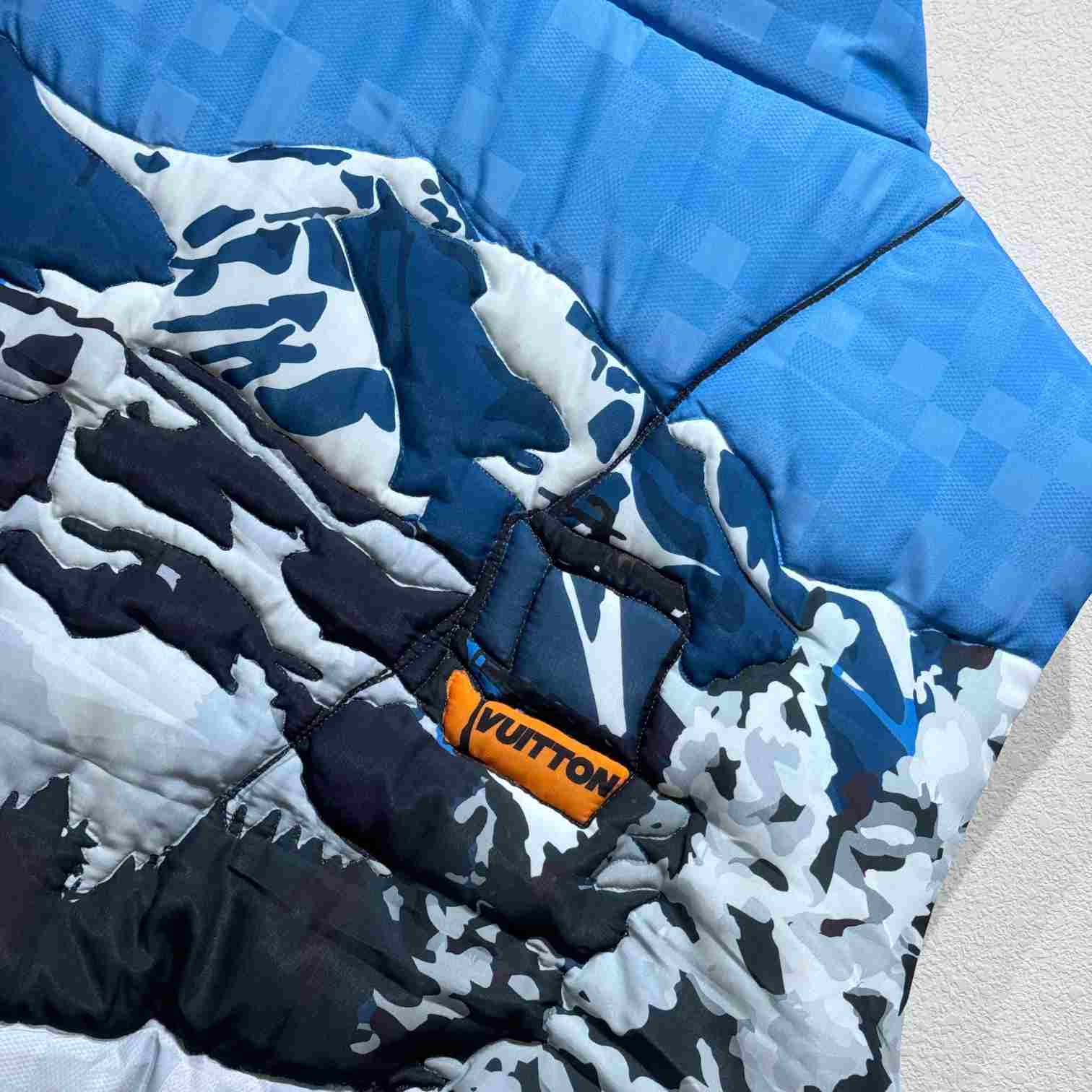 Louis Vuitton Sleeveless Quilted Vest - 