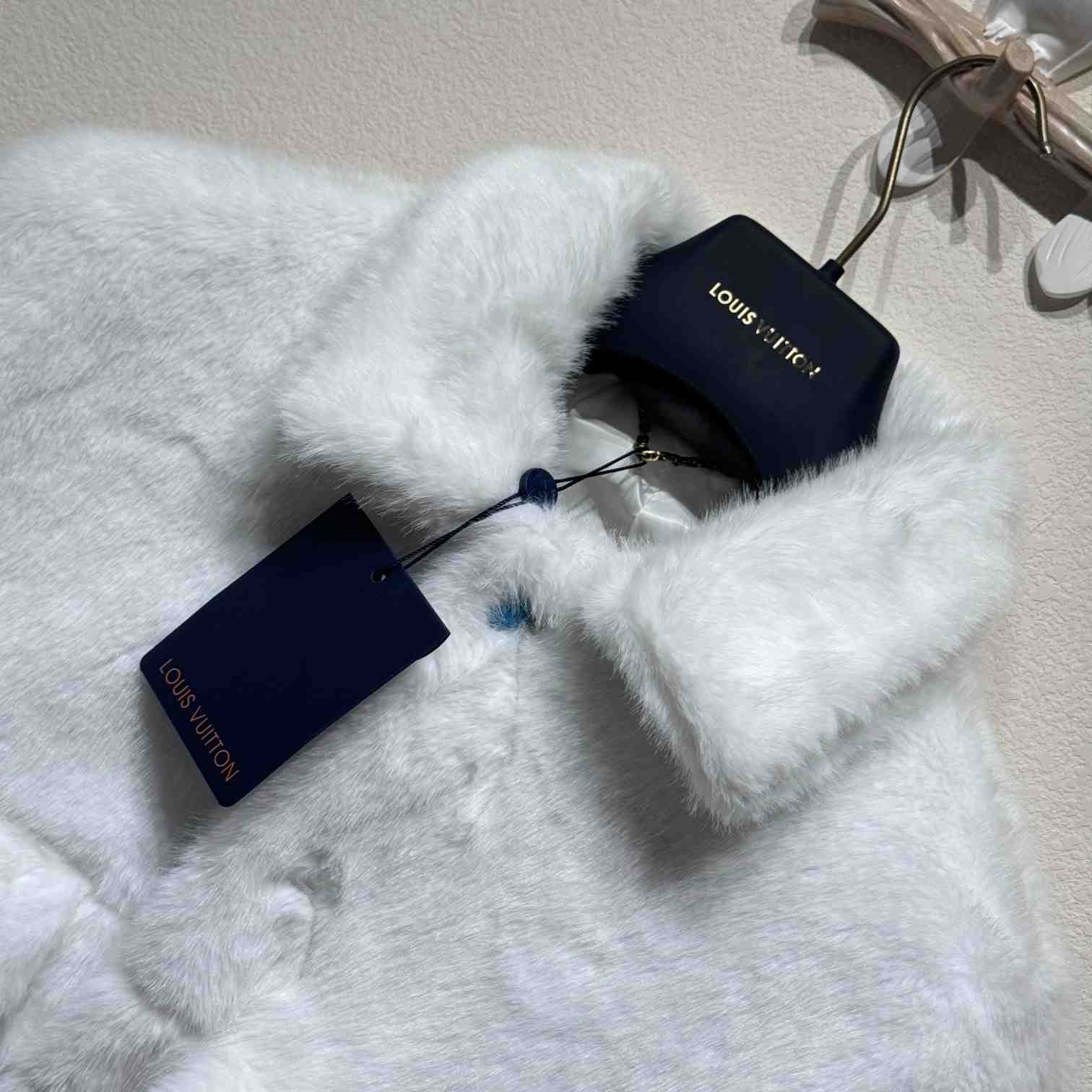 Louis Vuitton Mink Trucker Jacket  1AFXB7 - 
