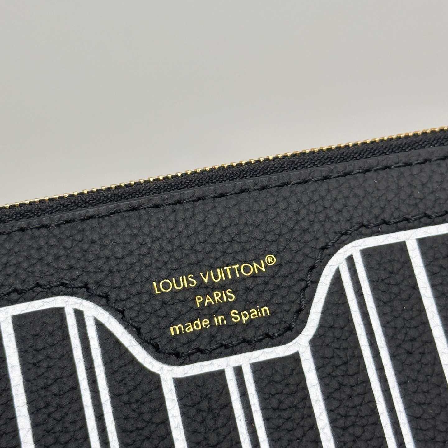 Louis Vuitton Neverfull Inside Out MM   M11946 - 