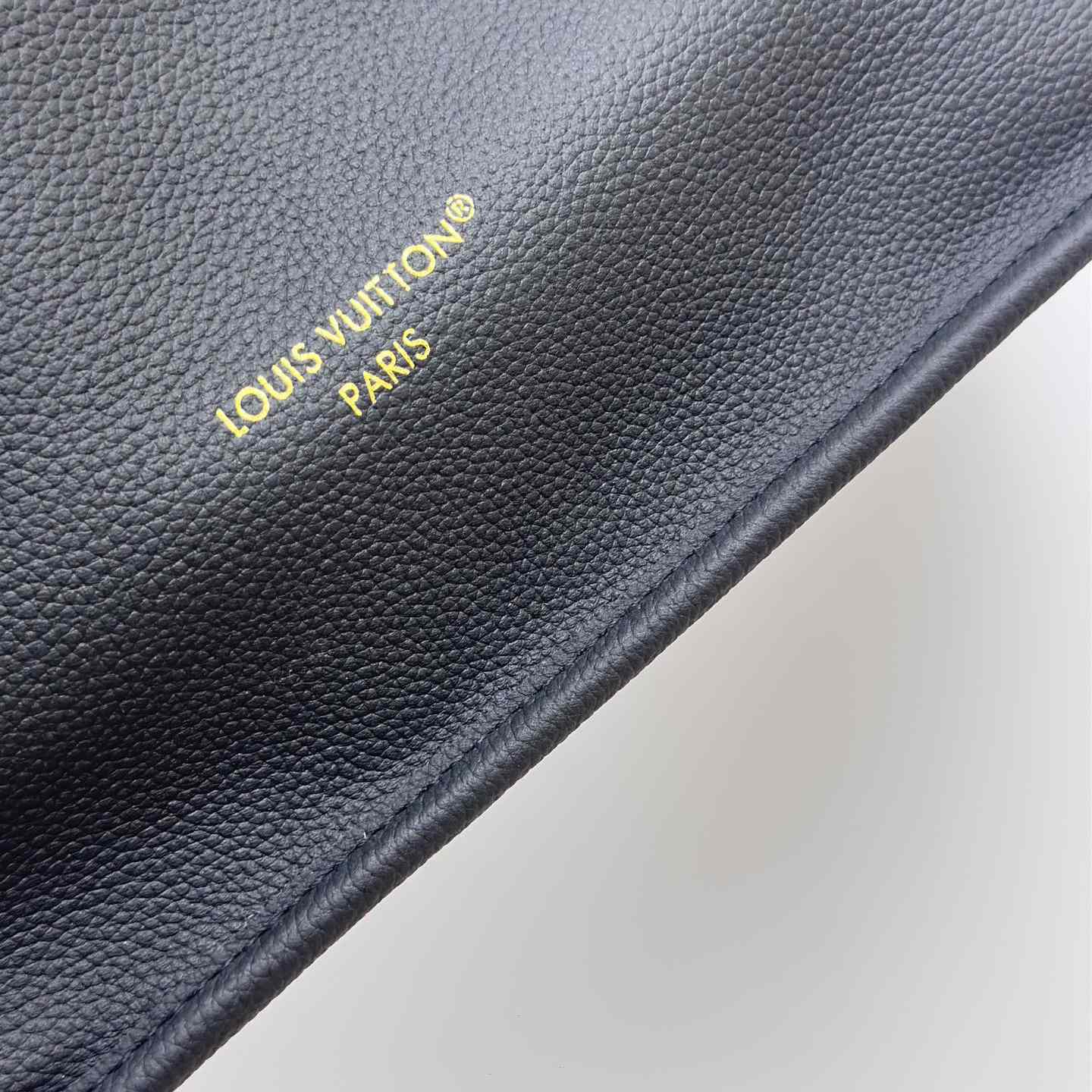 Louis Vuitton Neverfull Inside Out MM   M11946 - 