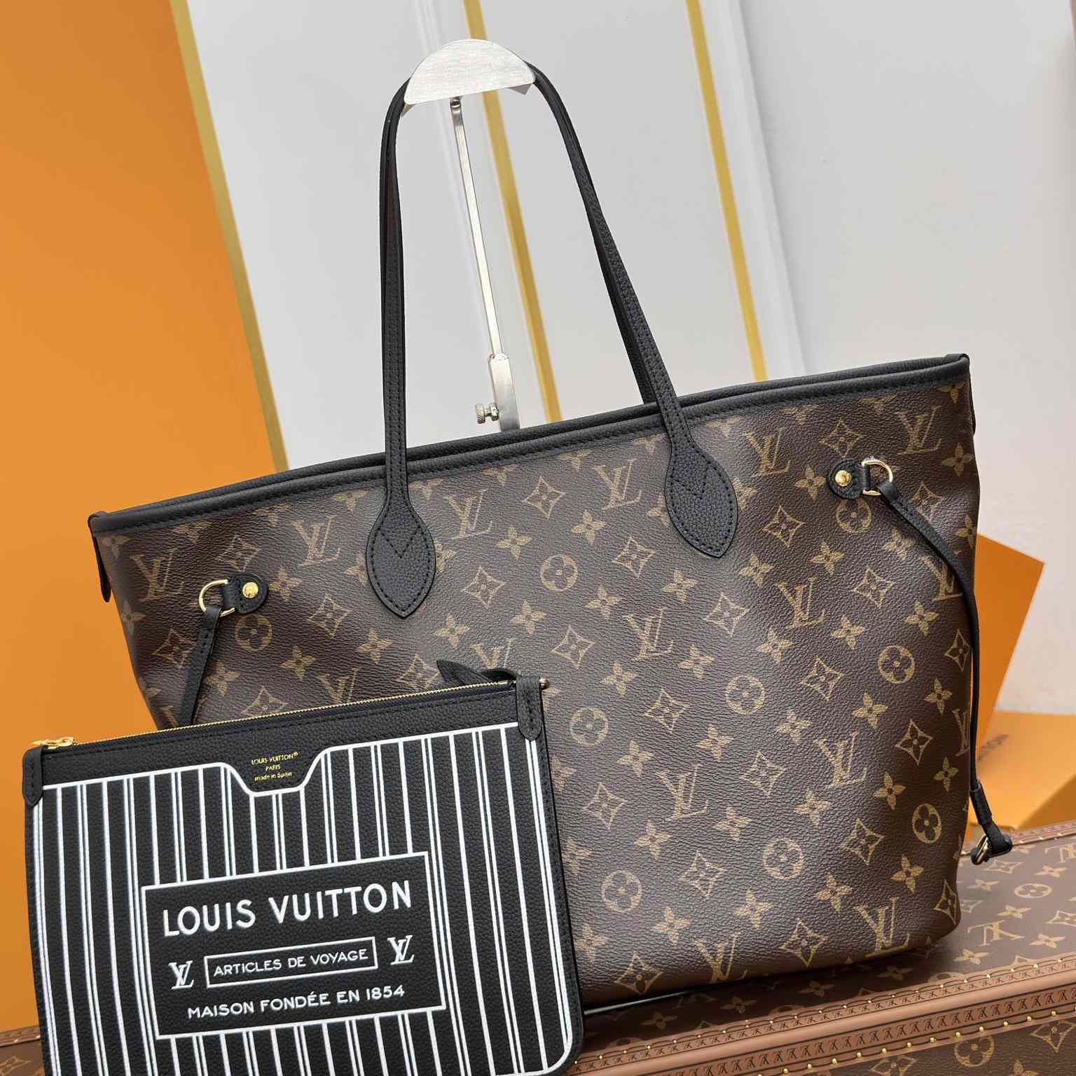 Louis Vuitton Neverfull Inside Out MM   M11946 - 