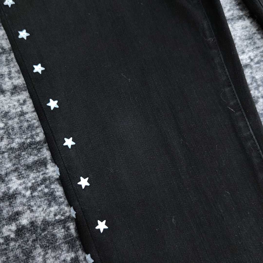 Amiri Slim Fit Jeans    685 - 