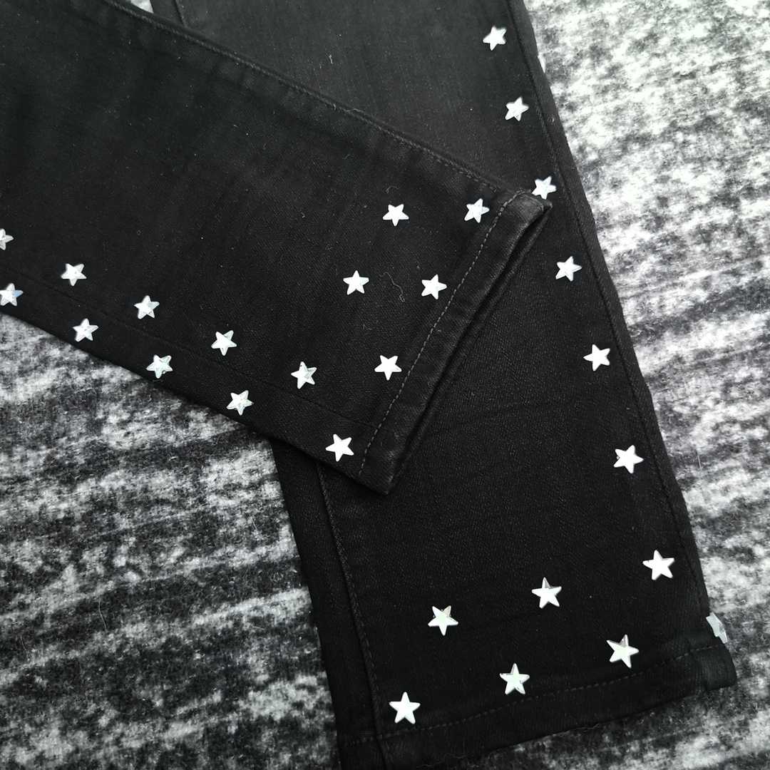Amiri Slim Fit Jeans    685 - 