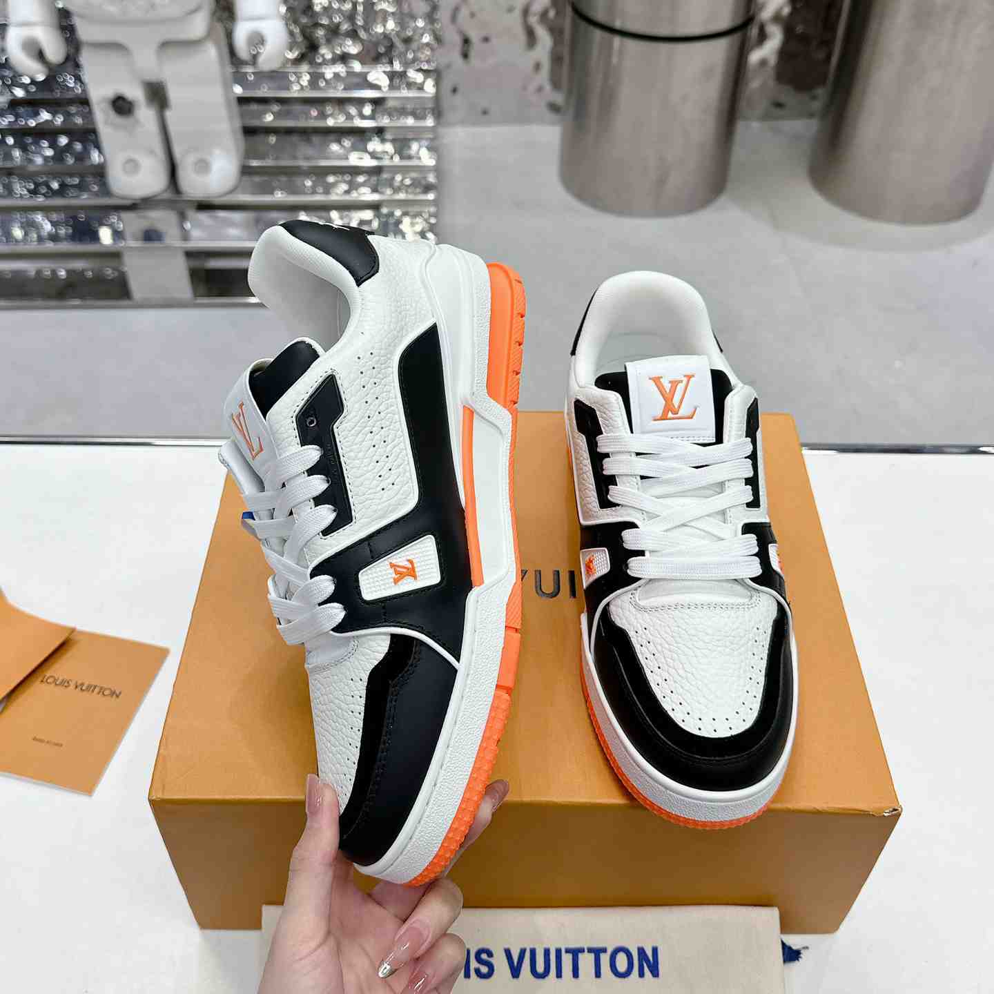 Louis Vuitton LV Trainer Sneaker  1ADDZY - 