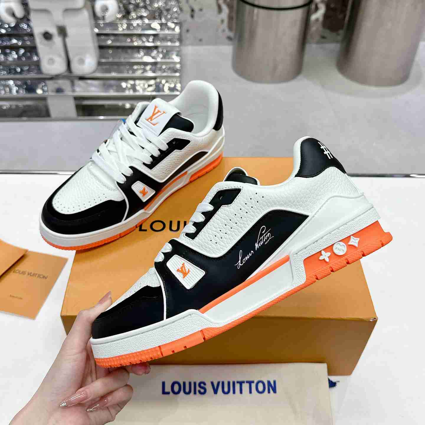 Louis Vuitton LV Trainer Sneaker  1ADDZY - 