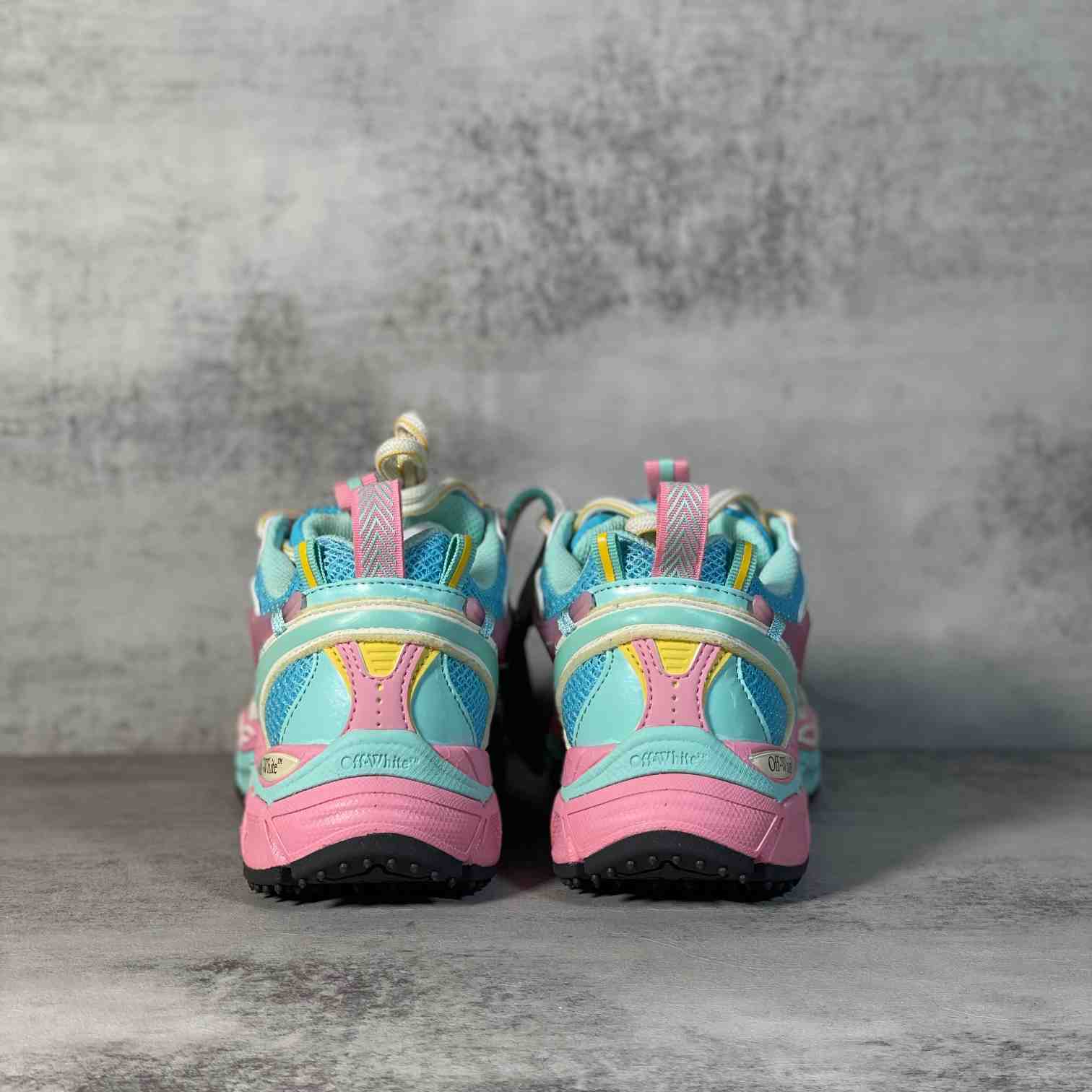 Off-White c/oVrgil Abloh™ Sneakers - 