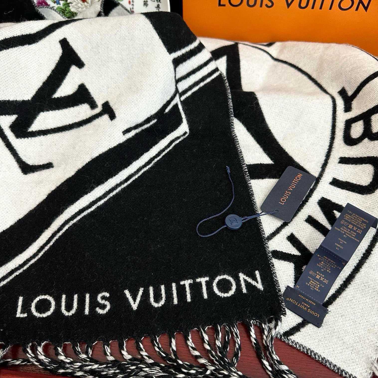 Louis Vuitton Lock And Keys Scarf  M92855 - 