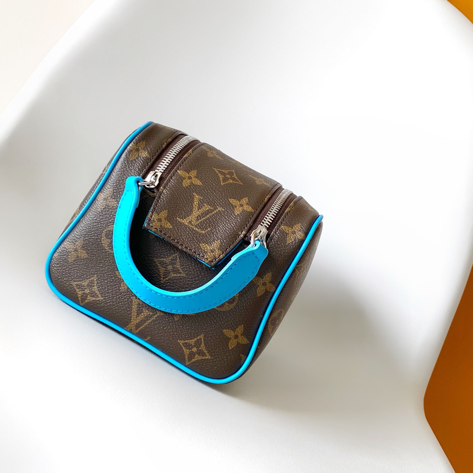 Louis Vuitton Dopp Kit    M12638 - 