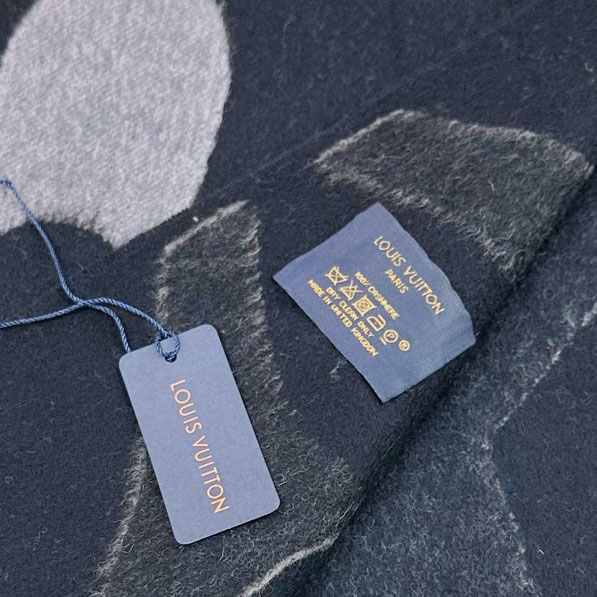 Louis Vuitton The Ultimate Scarf   - 