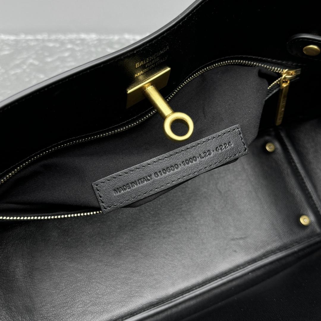 Balenciaga Bel Air Small Shoulder Bag In Black  - 