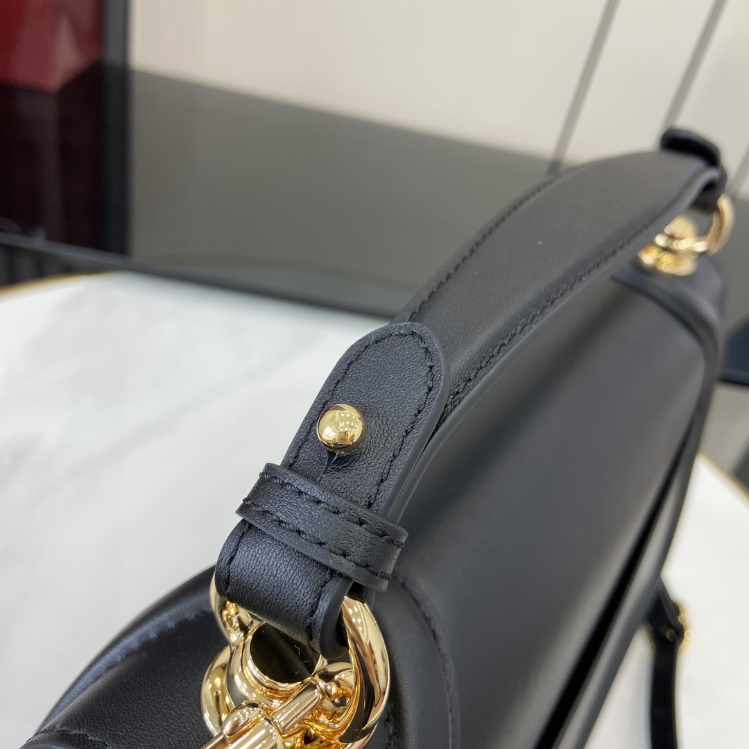 Gucci Blondie Medium Top Handle Bag - 