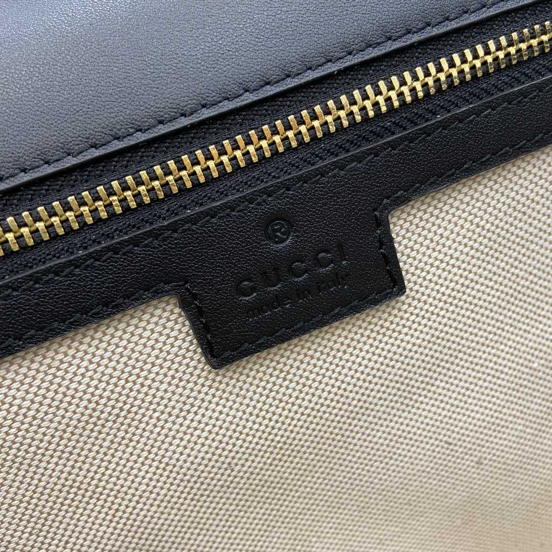 Gucci Blondie Medium Top Handle Bag - 