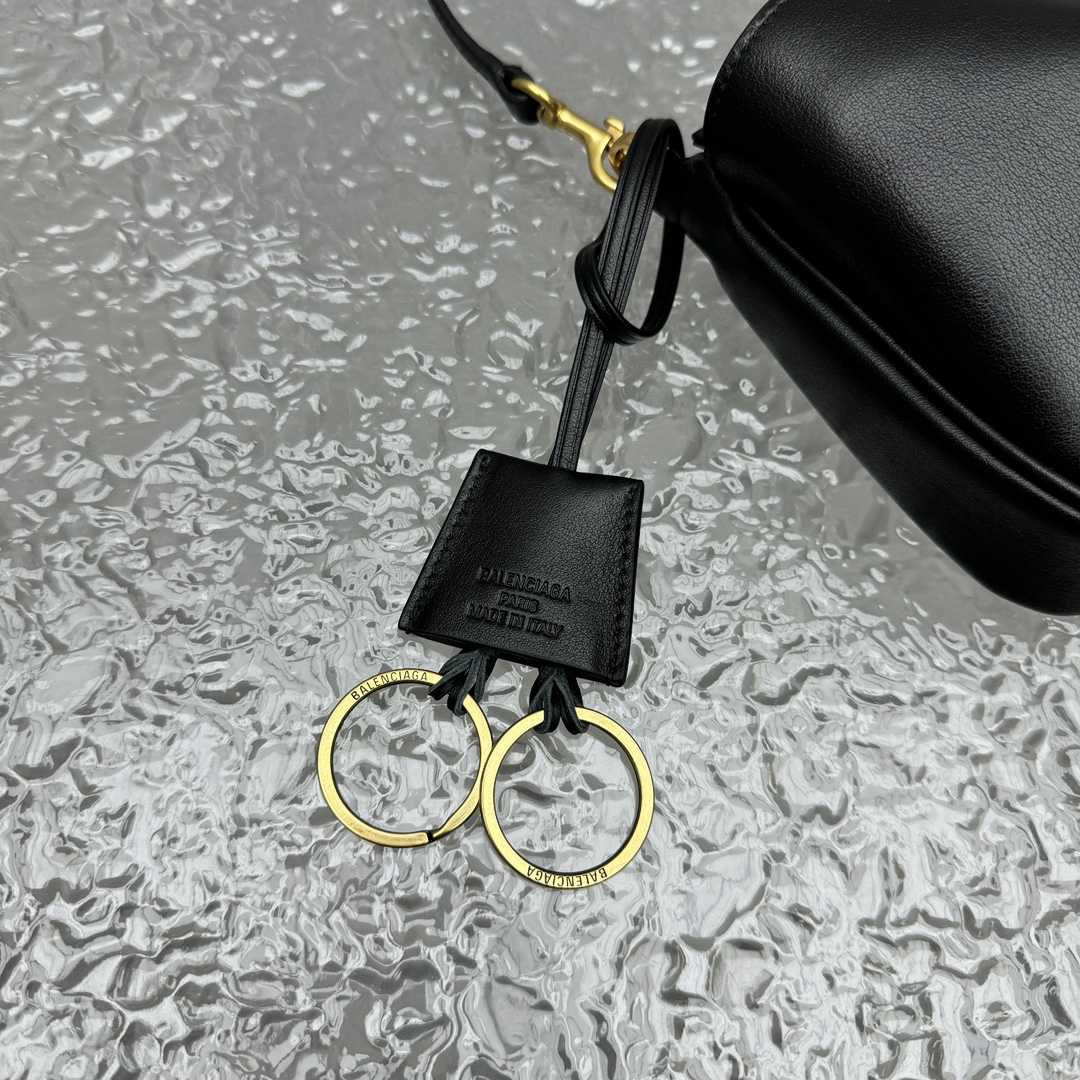 Balenciaga Rodeo Sling Pochette In Black - 