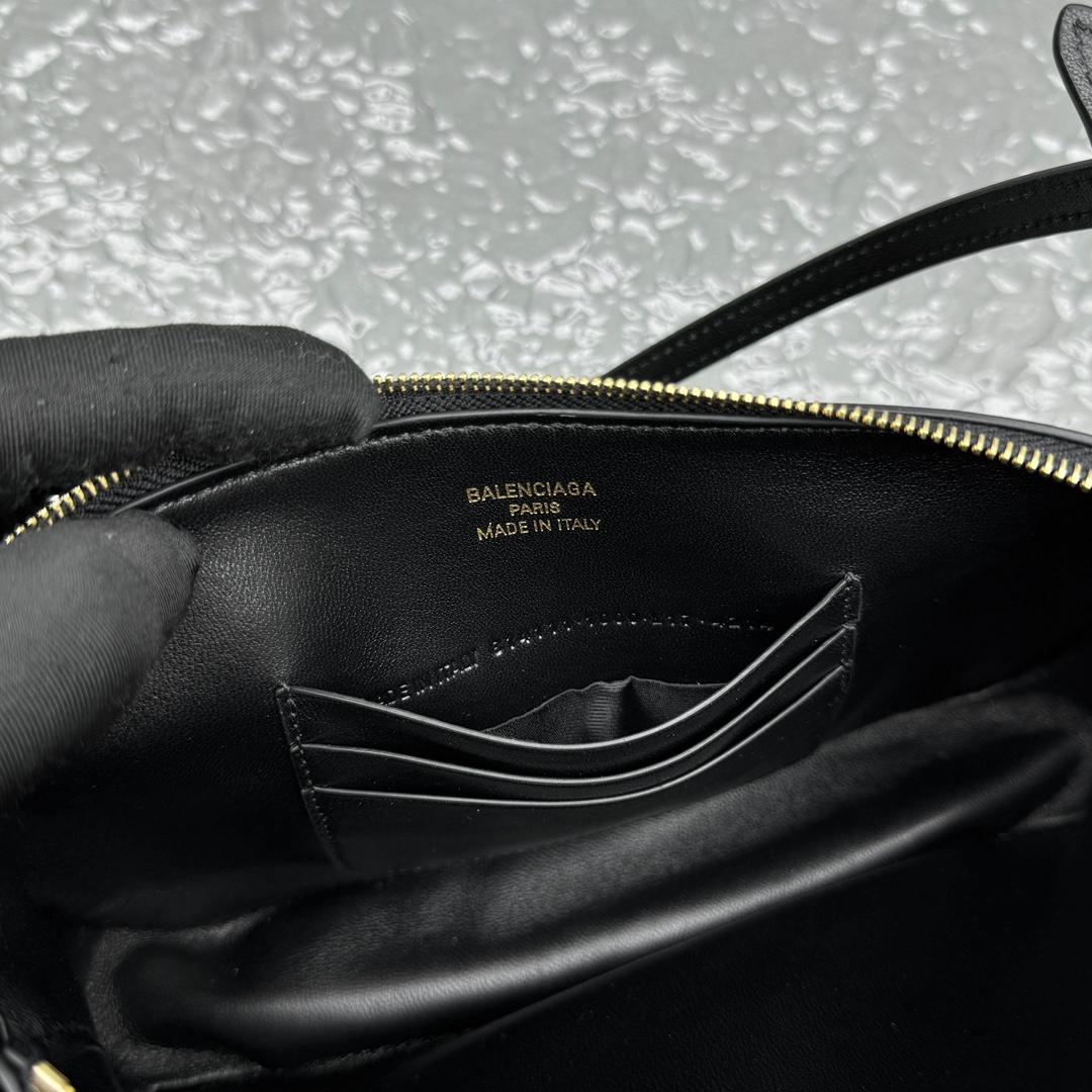 Balenciaga Rodeo Sling Pochette In Black - 
