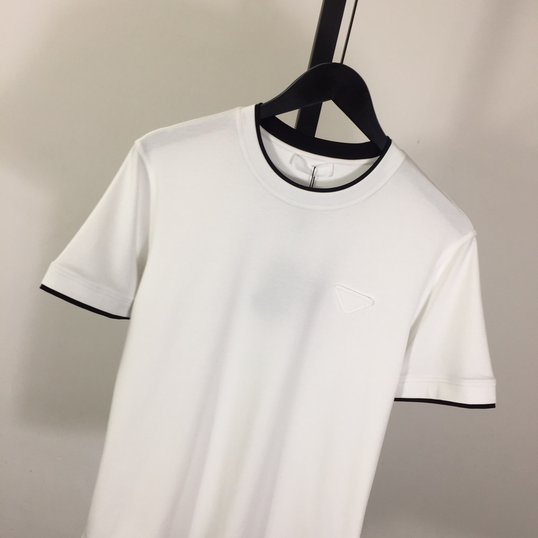 Prada Logo T-Shirt - DesignerGu