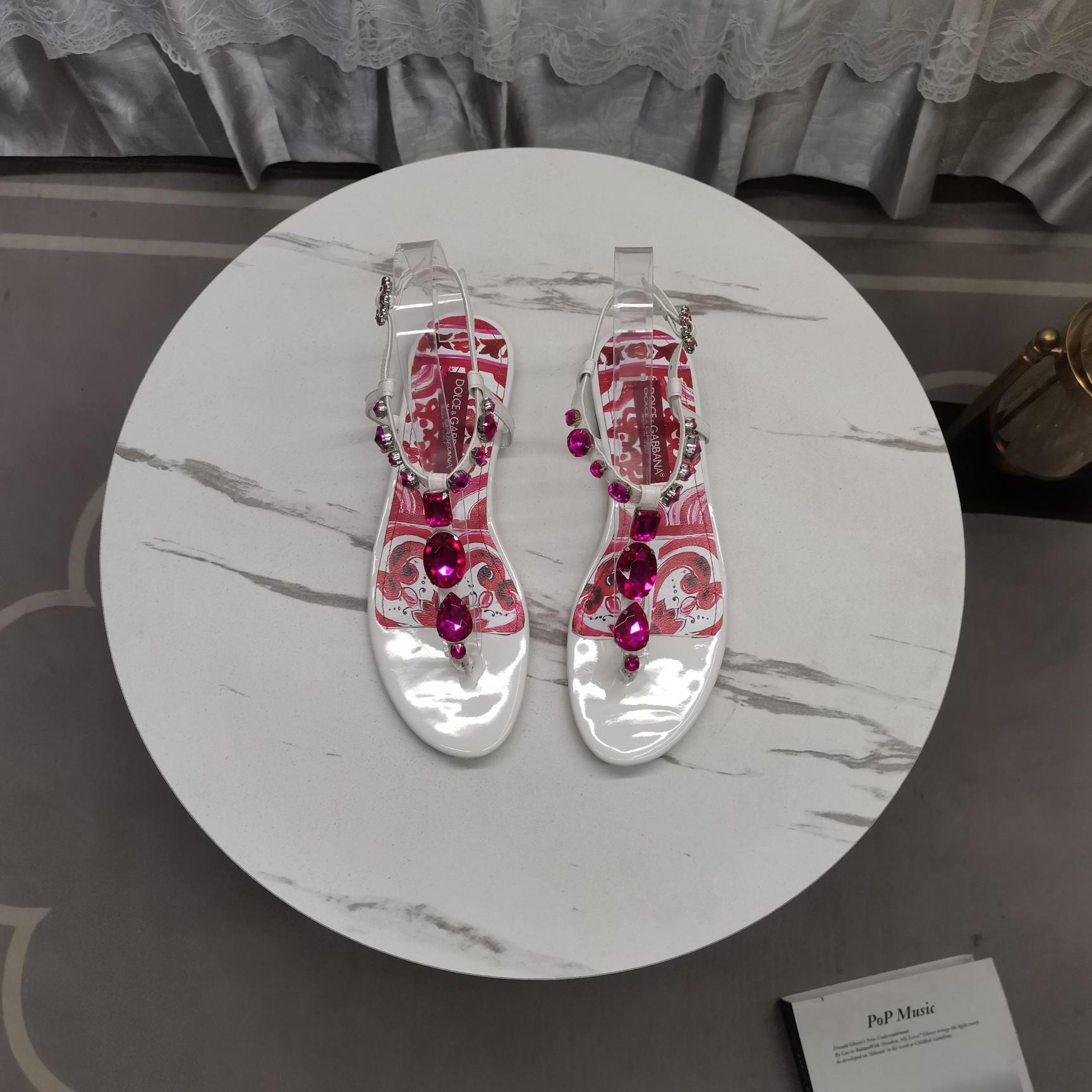 Dolce & Gabbana Patent Leather Thong Sandals - 