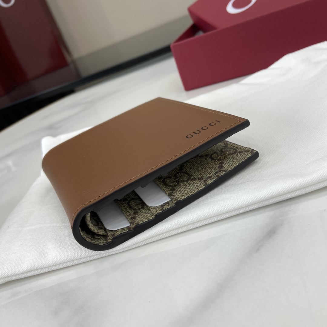 Gucci GG Emblem Bi-fold Embossed Wallet  - 