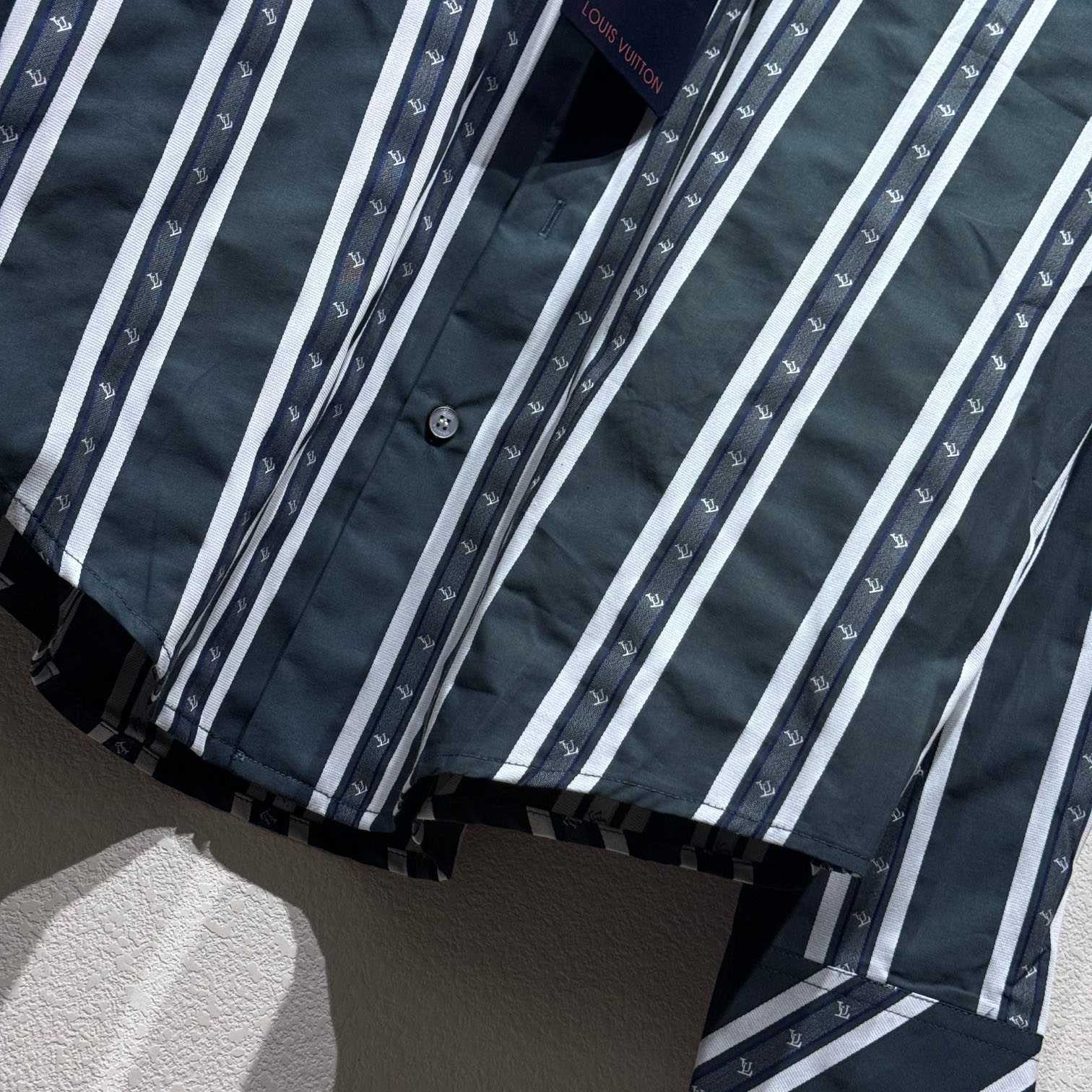 Louis Vuitton Long-Sleeved Silk Shirt   1AGJNS - DesignerGu