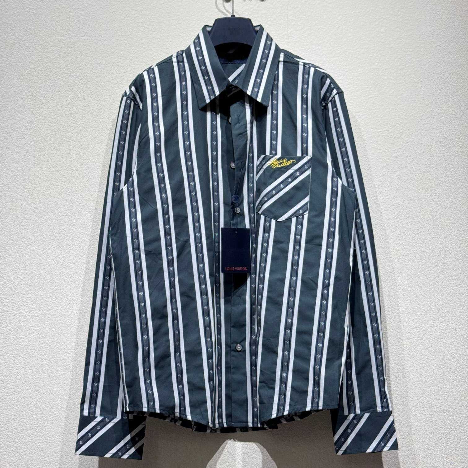 Louis Vuitton Long-Sleeved Silk Shirt   1AGJNS - DesignerGu