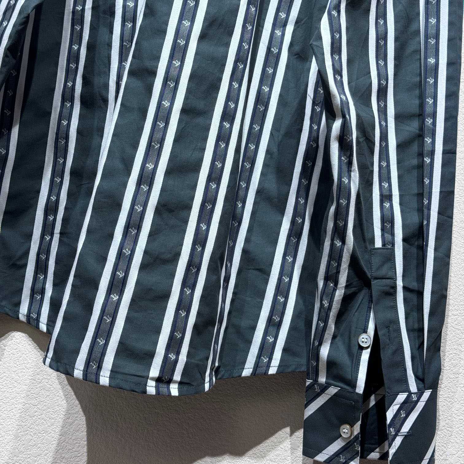 Louis Vuitton Long-Sleeved Silk Shirt   1AGJNS - DesignerGu