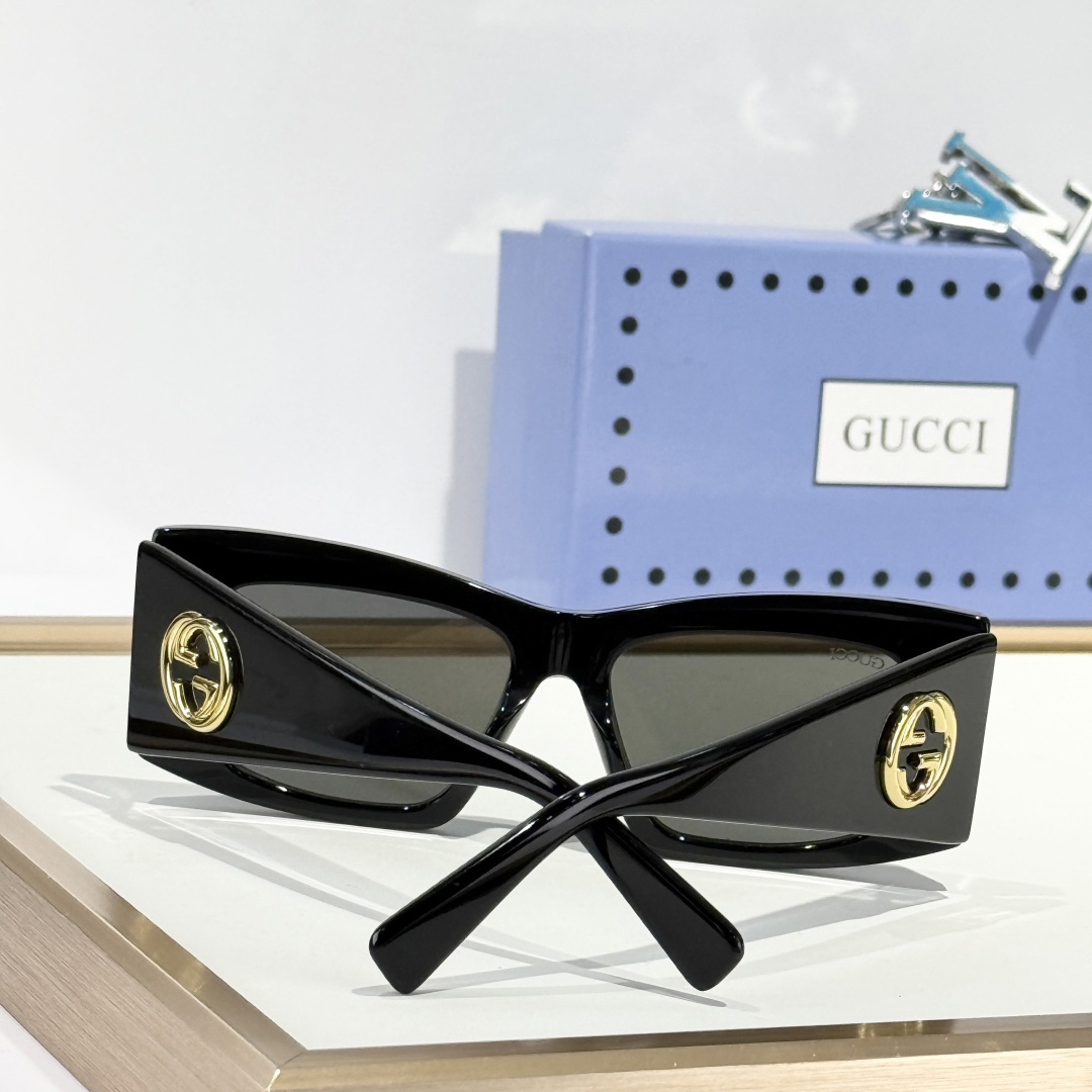 Gucci Square Frame Sunglasses  GG1842S - 